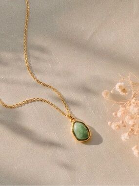 NWT 18K Gold Plated Jade Pendant Necklace Boho Luxe Layering Minimalist Elegant